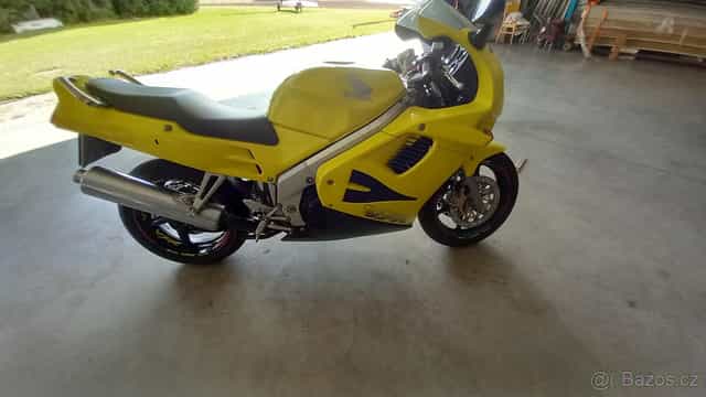 Honda vfr 750