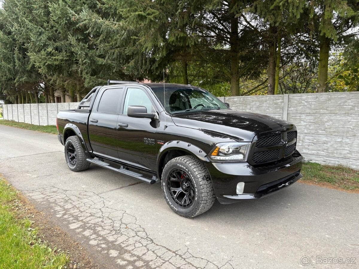 Dodge RAM 5.7 hemi rok 2018 verze Sport