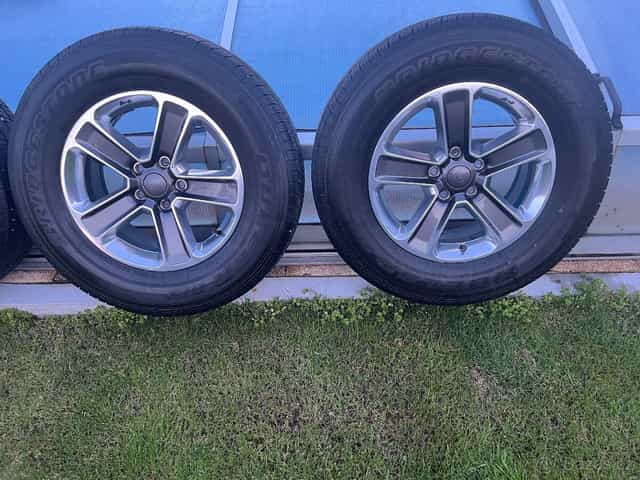 Nové kola Jeep Wrangler 255/70R18 113T Prodám kola Je