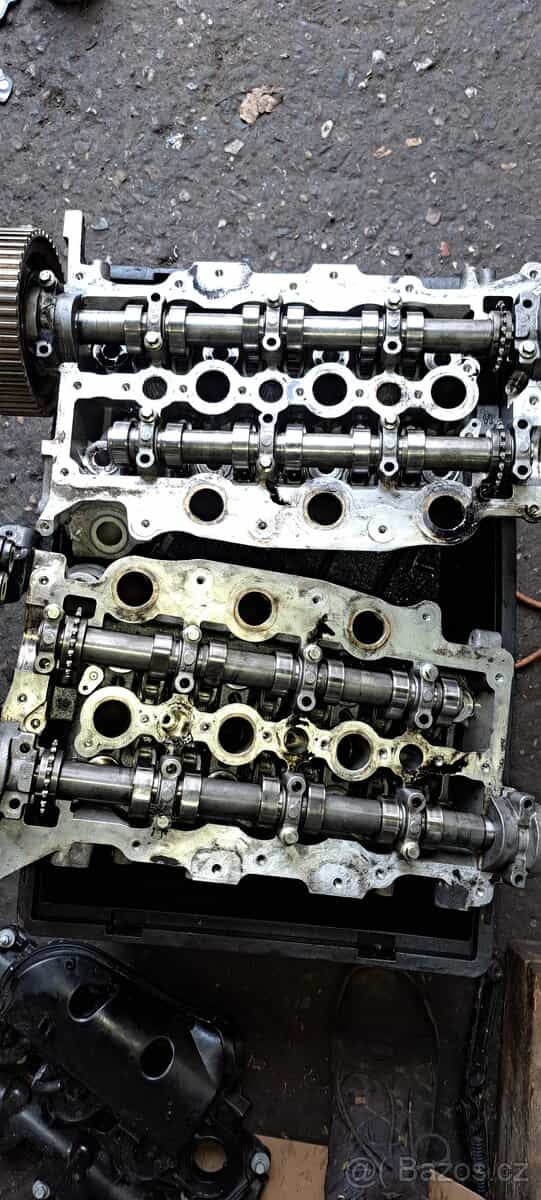 Hlava motoru jaguar land rover citroen 3.0 diesel