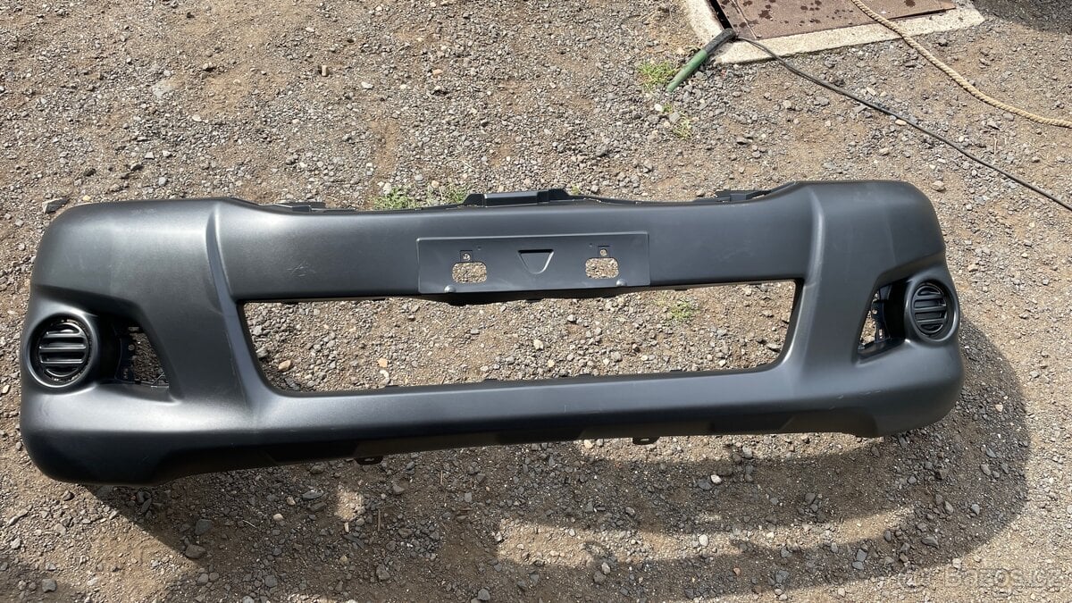Prodám přední nárazník Toyota Hilux VII