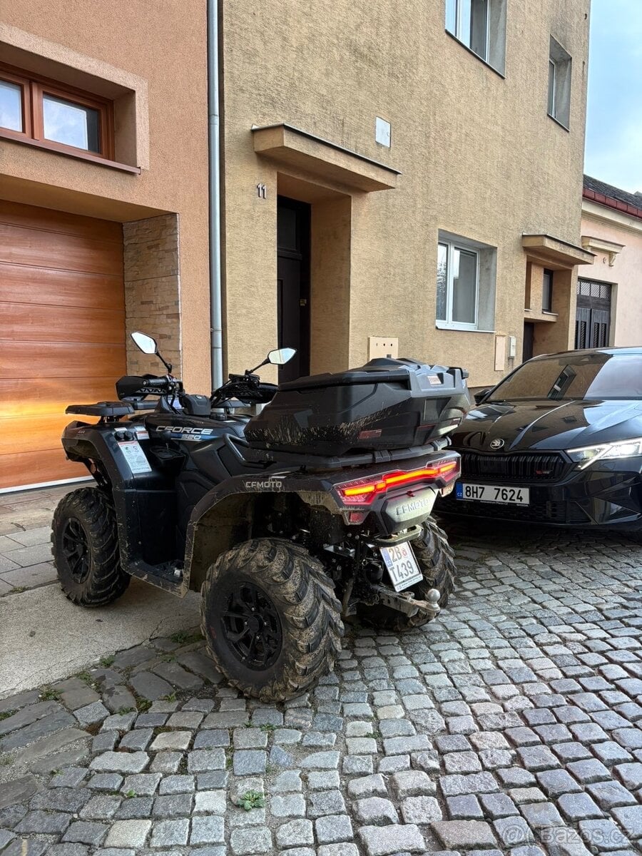 Čtyřkolka CFMOTO Gladiator X520 EPS – Euro5, černá, zánovní