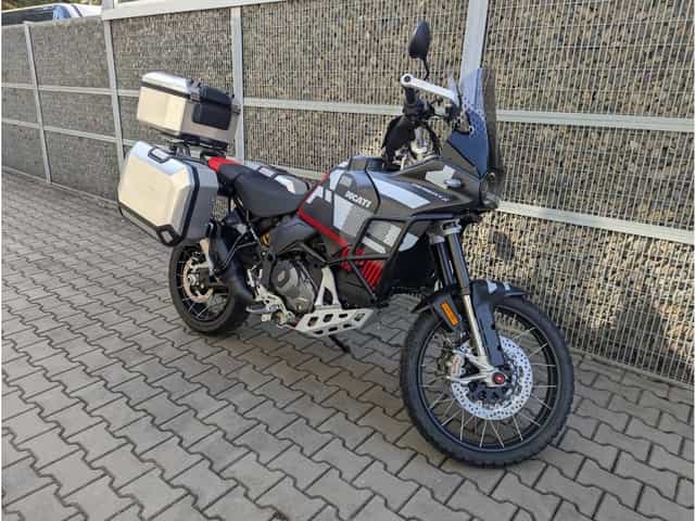 Ducati DesertX s cestovní výbavou sleva 150.000