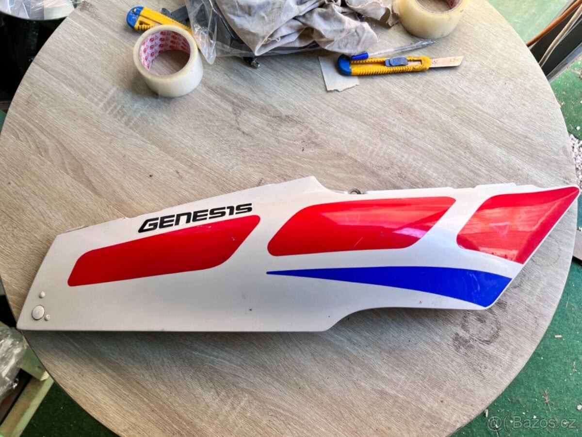 FZR 1000 / 600 boční plast - podsedlový pravý