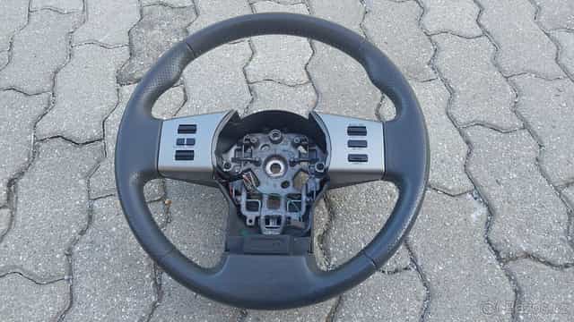 Nissan Pathfinder R51 – Volant