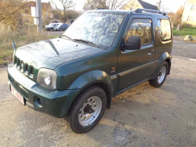 Suzuki Jimny zadní sedačky.