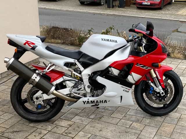 Yamaha R1
