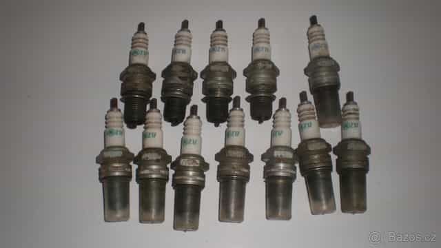 Svíčky zapalovací na motor