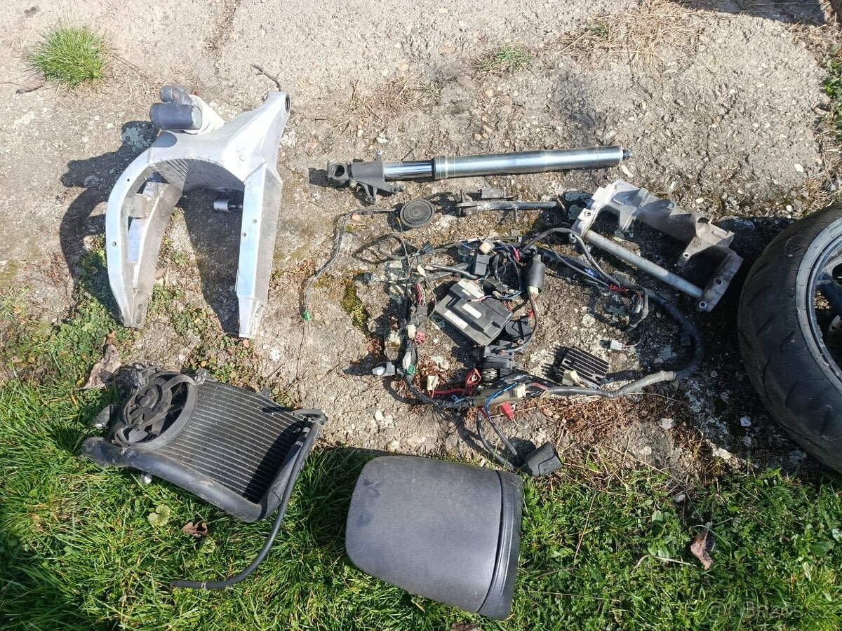 Honda CBR 1000 RR náhradní díly 1999-2000