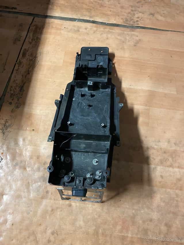 Podsedlový plast, nadkolí, podběh na Aprilia RSV TUONO 1000