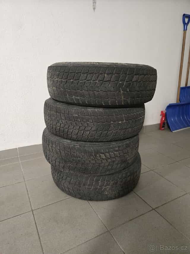 205/70 r15 zimní SUV NEXEN