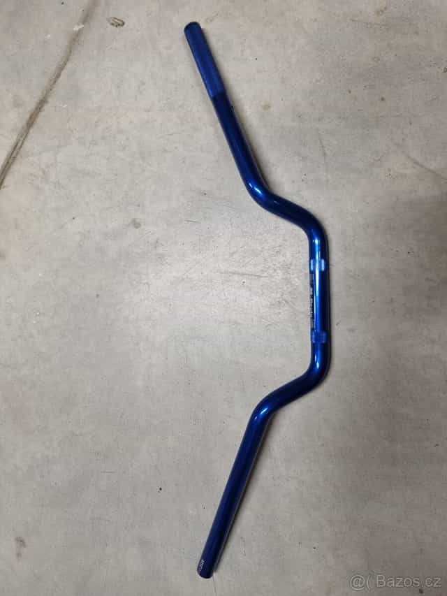 Řídítka Yamaha MT07 modrá. Cena 1000 Kč.