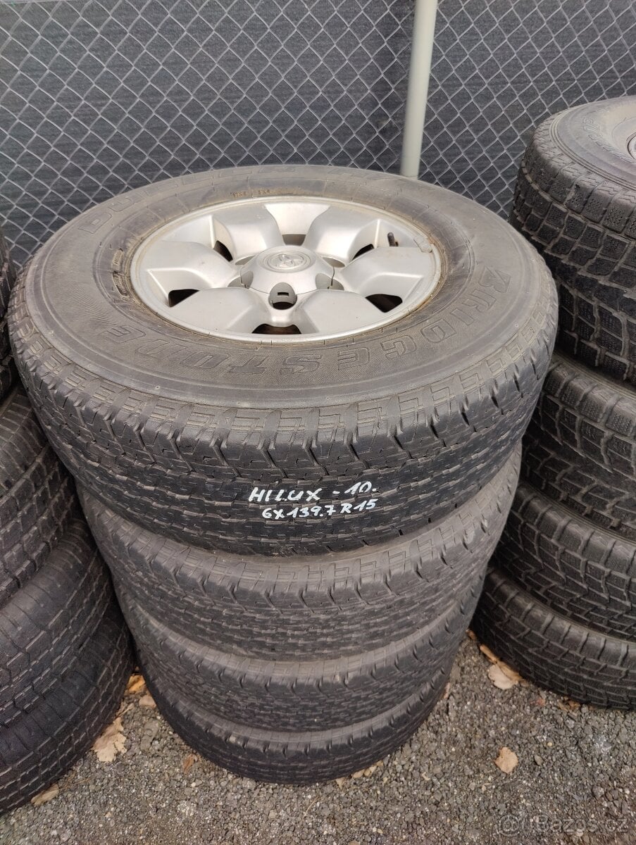Toyota Hilux 6x139,7 255/70 R15 7J ET 30 (71)