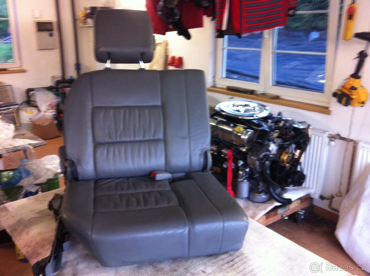 PRODÁM na Toyota Land Cruiser 100 přídavné sedačky