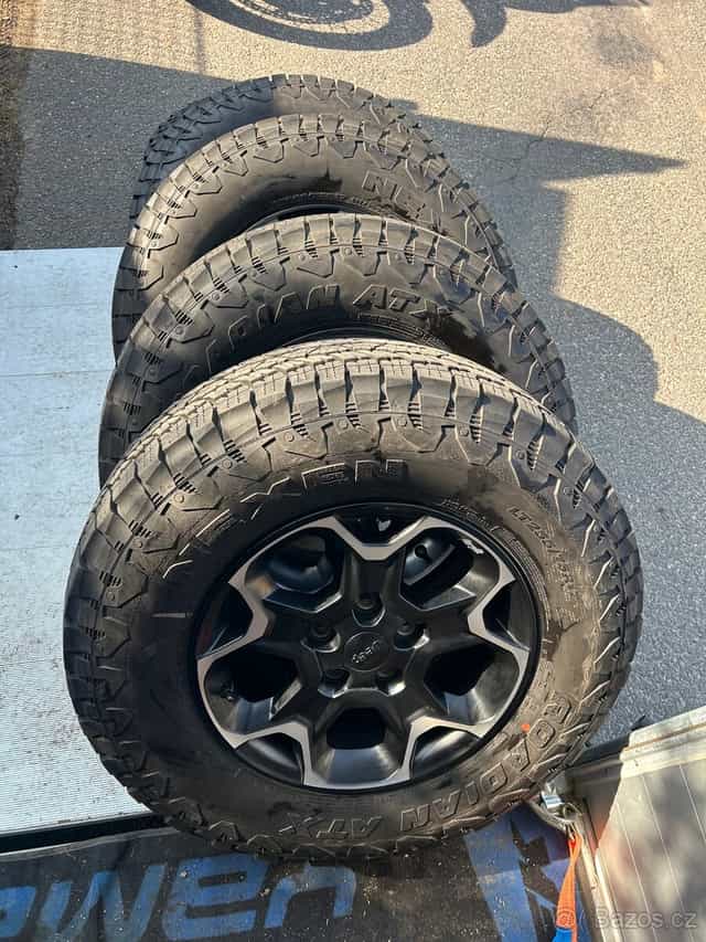 Jeep Wrangler nová alukola r17 celoroční pneu AT