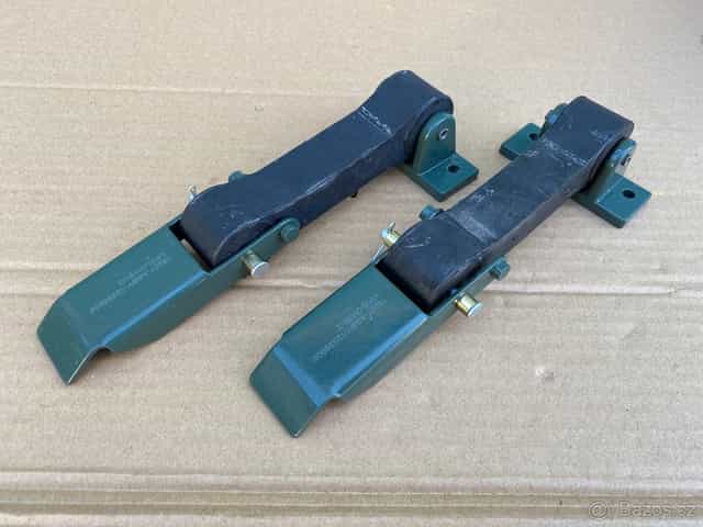 HUMVEE jištění kapoty