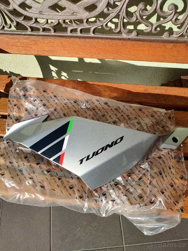 Aprilia Tuono 125 levý boční plast