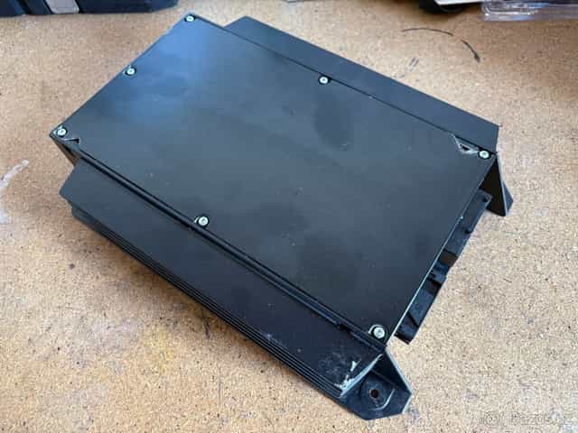 Range Rover L322 2002-2005 originální zesilovač XQK000030