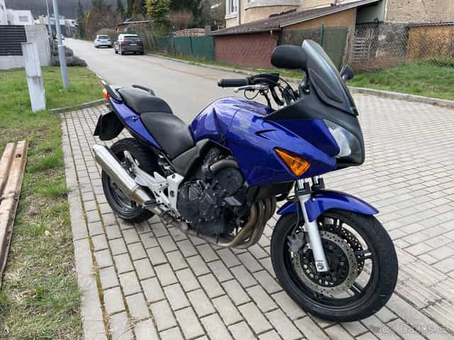 Honda CBF 600S, rok 2004 – spolehlivá a pohodlná motorka