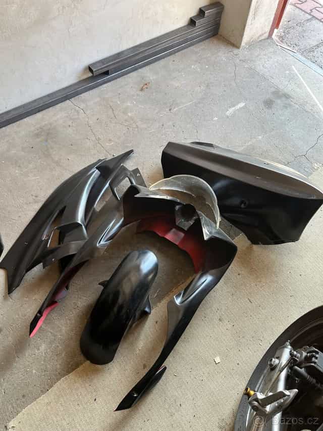 Yamaha R6 lamináty okruhové plasty