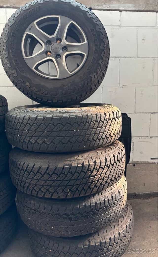 Jeep Wrangler sada 5ks kola r17 245/75