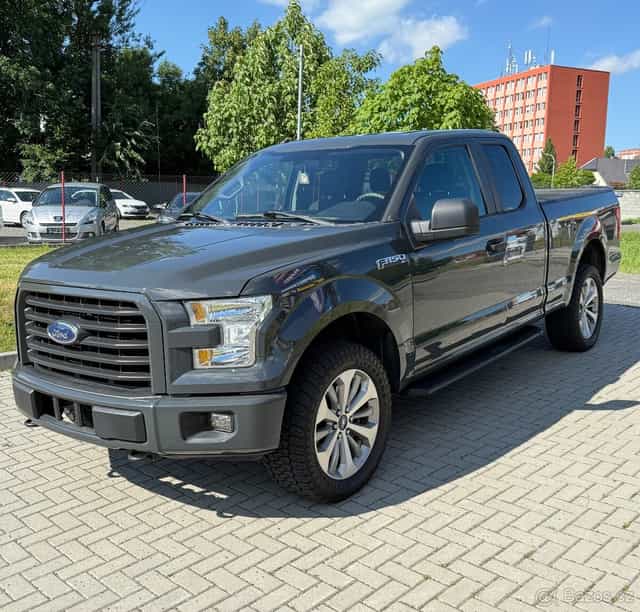 Ford F-150 5.0 V8–2017–4x4–TAŽNÉ 3.5t—KRÁSNÁ BARVA