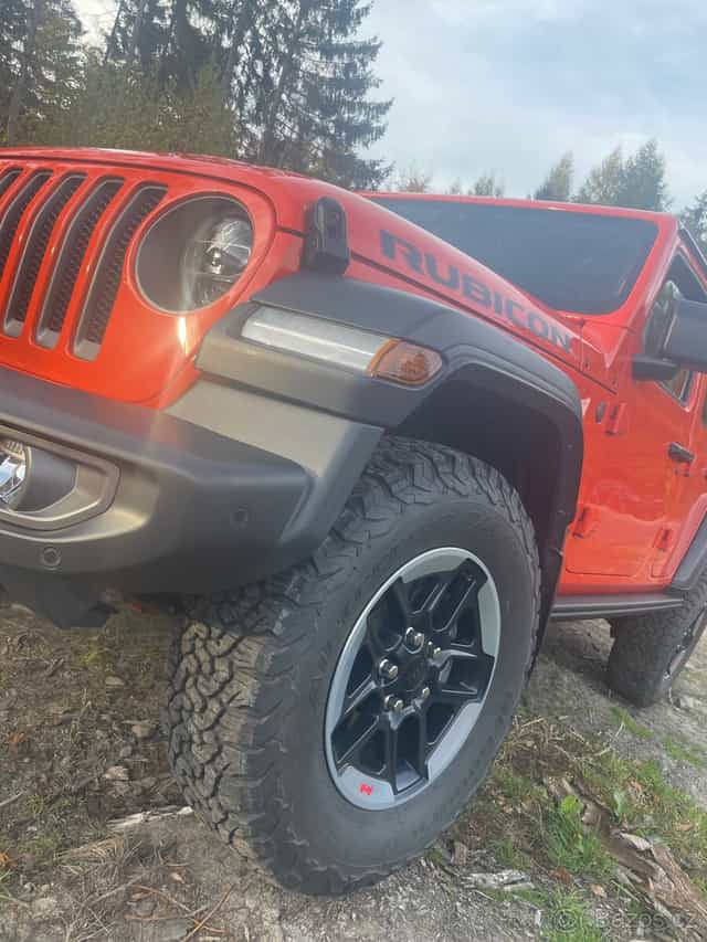Prodám disky+pneu na jeep wrangler rubicon