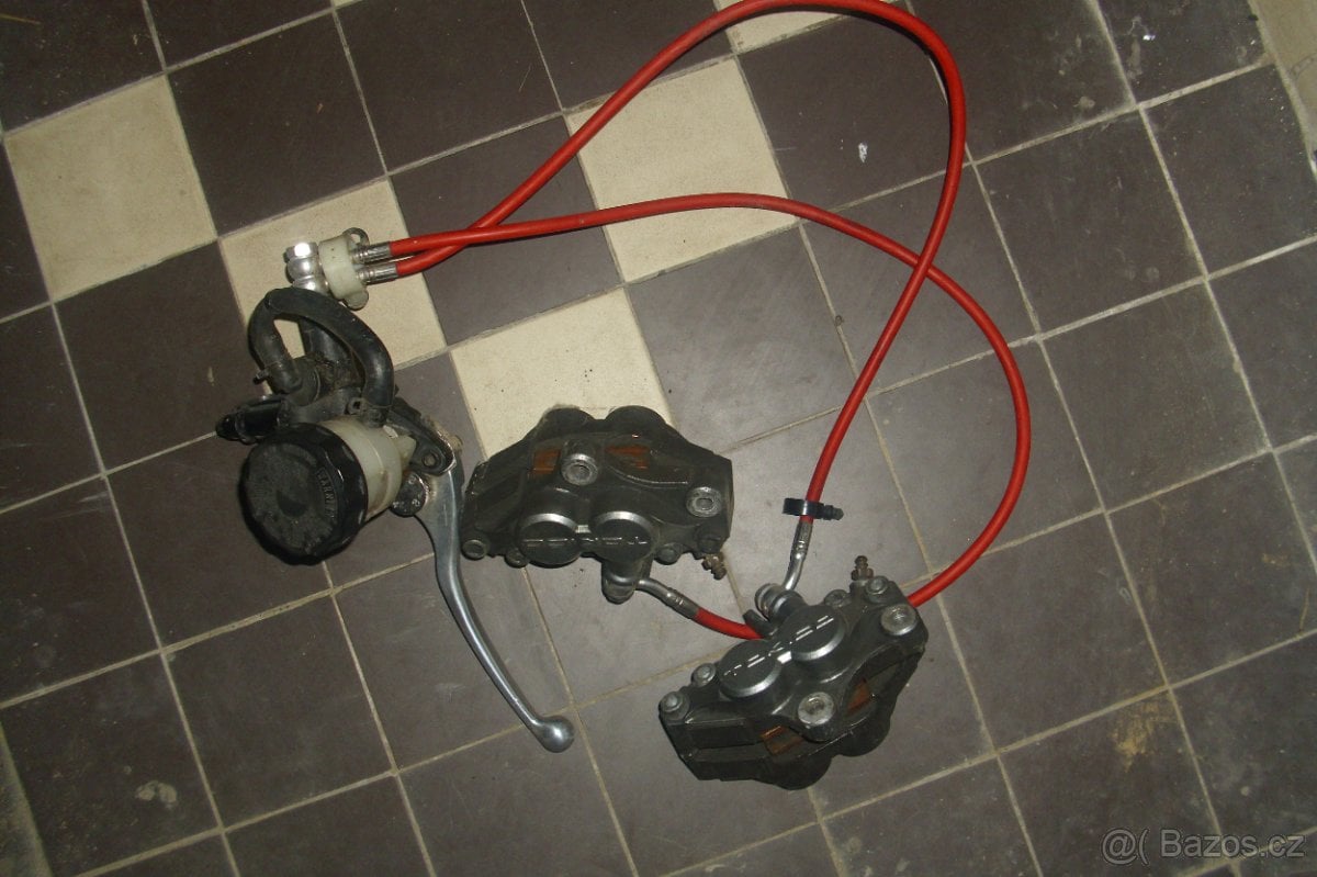 Komplet přední brzda,čtyřpístek,pancéřové hadice,nová pumpa