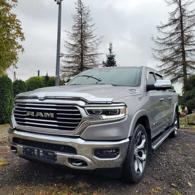 DODGE RAM 1500 5,7 HEMI LONGHORN odpočet DPH