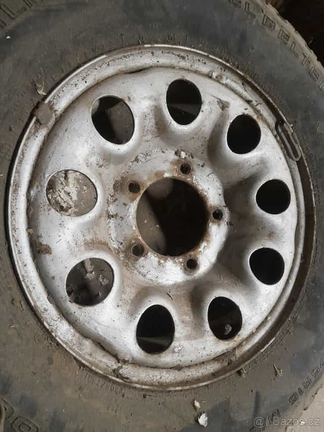 Kola Suzuki Samurai Vitara