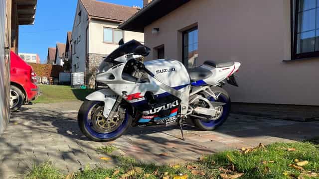 Na opravu / díly - Suzuki GSXR 750