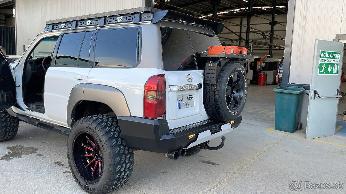Zadný pevnostný nárazník Nissan Patrol Y61