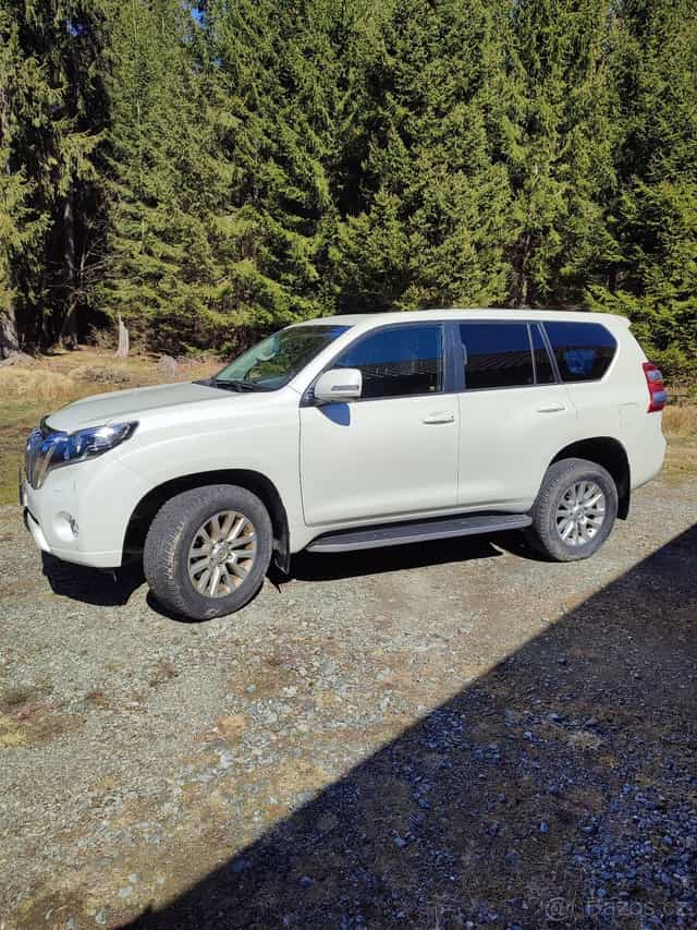 Toyota land cruiser 2,8 model executive plus