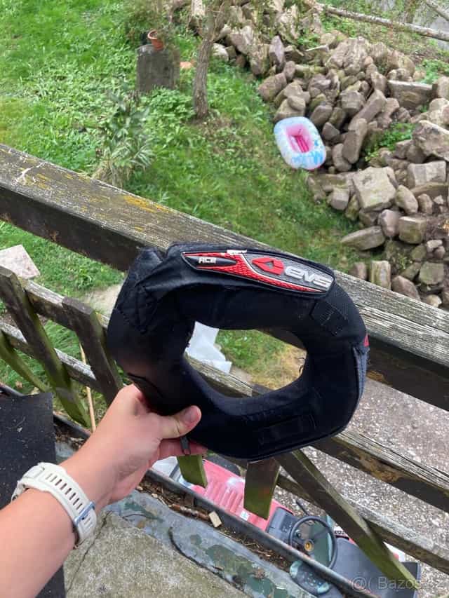 chránič krku EVS RS2 Race.