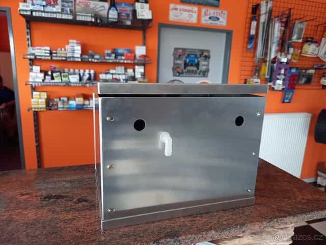 Držák (schránka) na autobaterii