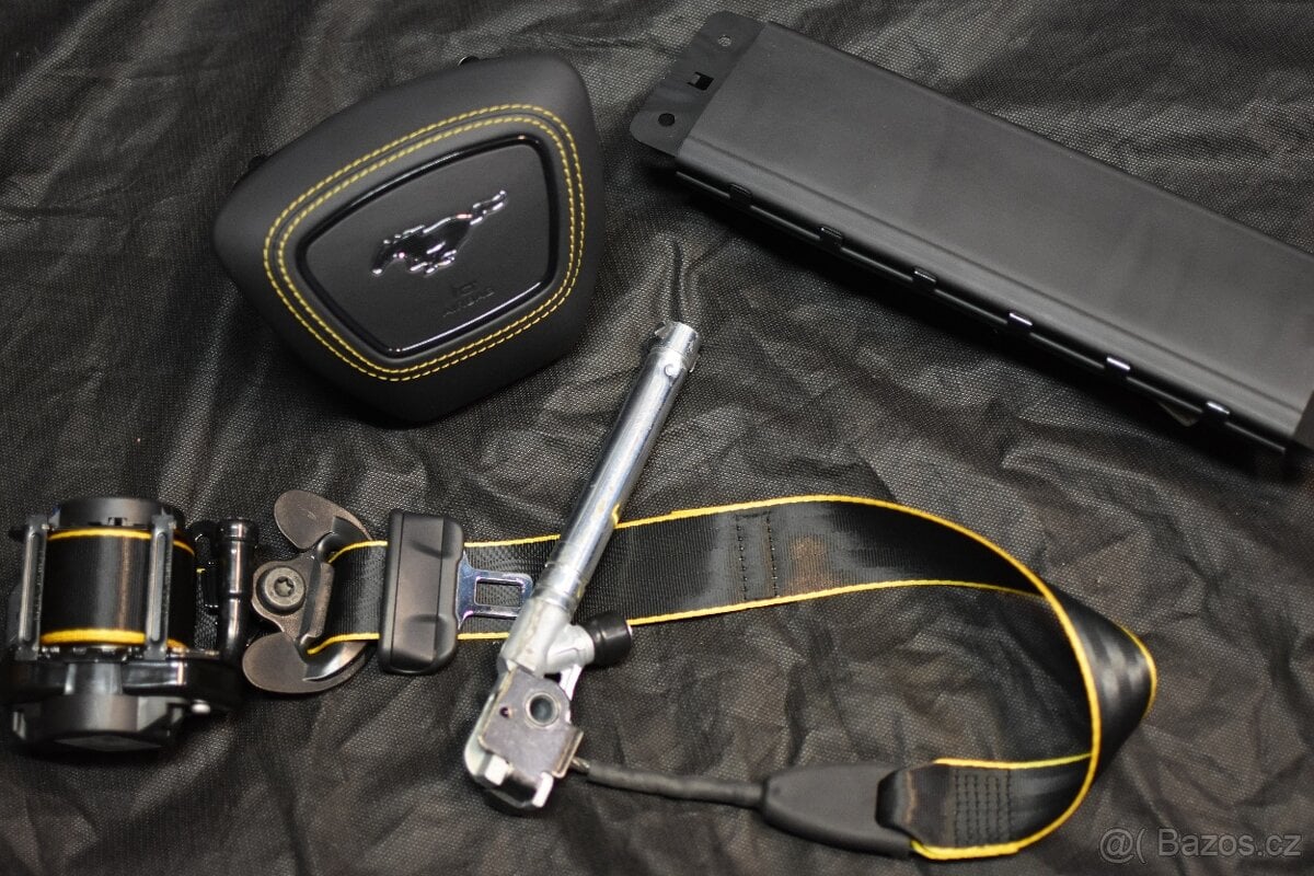 Ford Airbag bezpečnostní pás palubní deska