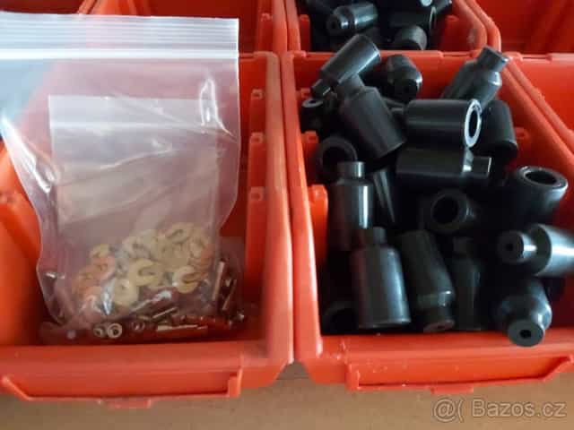 Hummer H1 / HMMWV - konektor samice