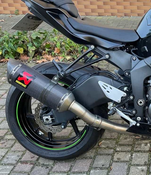 Akrapovič výfuk s mezisvodem na ZX6R