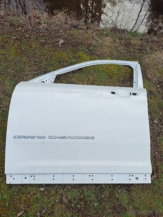 Prodám levé přední dveře na Jeep Grand Cherokee WL