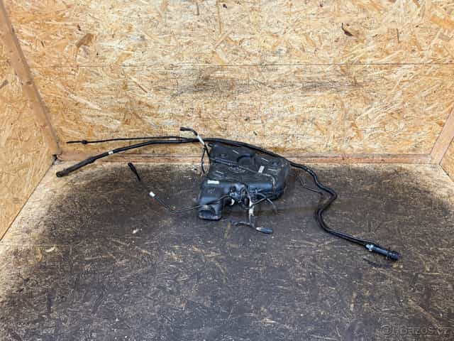 NÁDRŽ ADBLUE LAND ROVER DISCOVERY SPORT L550 GK72-5J228-A