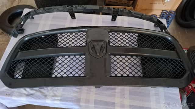 MASKA / GRILL DODGE RAM 1500