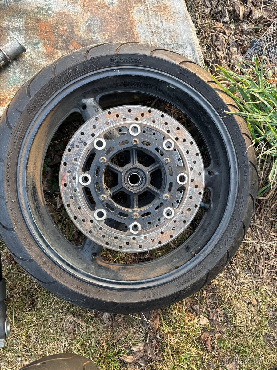 Predni a zadni kolo na Yamaha R1 02-03 FZS 1000 Fazer 01-05