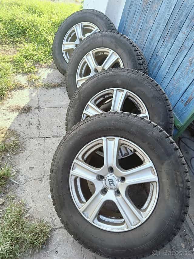 zimní offroad pneumatiky 4x4
215/70/R16
5x114.3 ET38