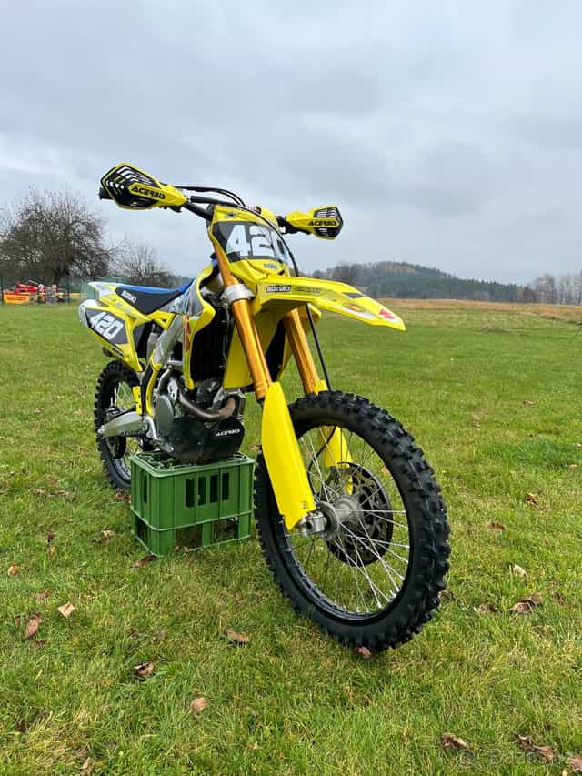 Suzuki RM-Z 250 (2025) – TOP STAV, 11,1 mth