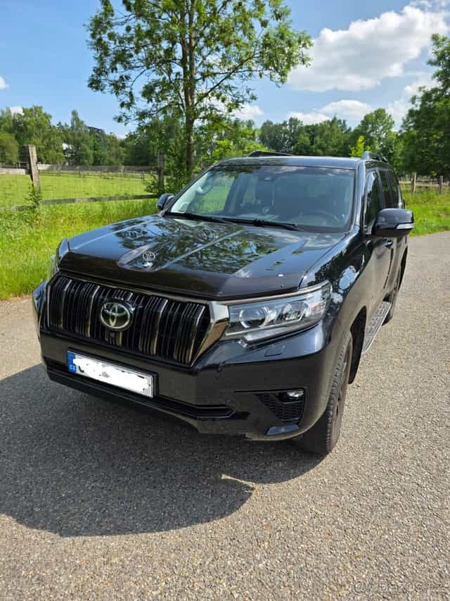 Toyota Land Cruiser,executive,kůže,7míst ,střešní okno, DVD