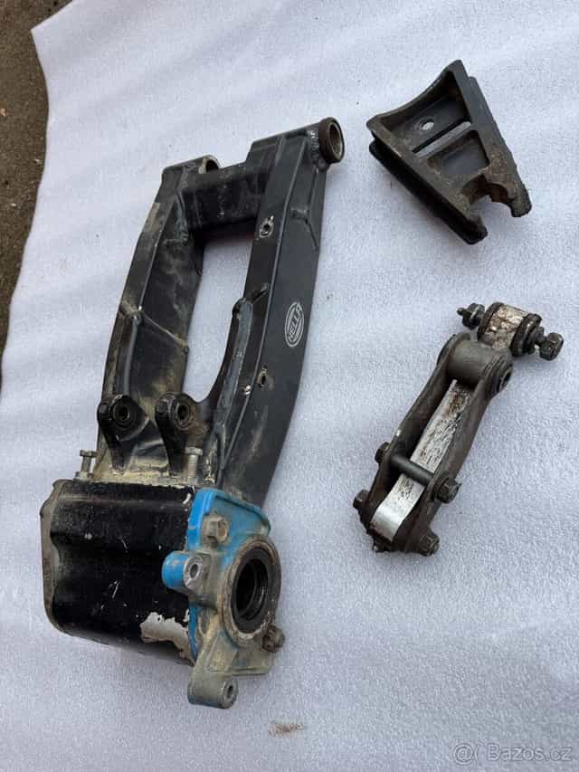 Kyvka s držákem zadního tlumiče Yamaha Raptor 660