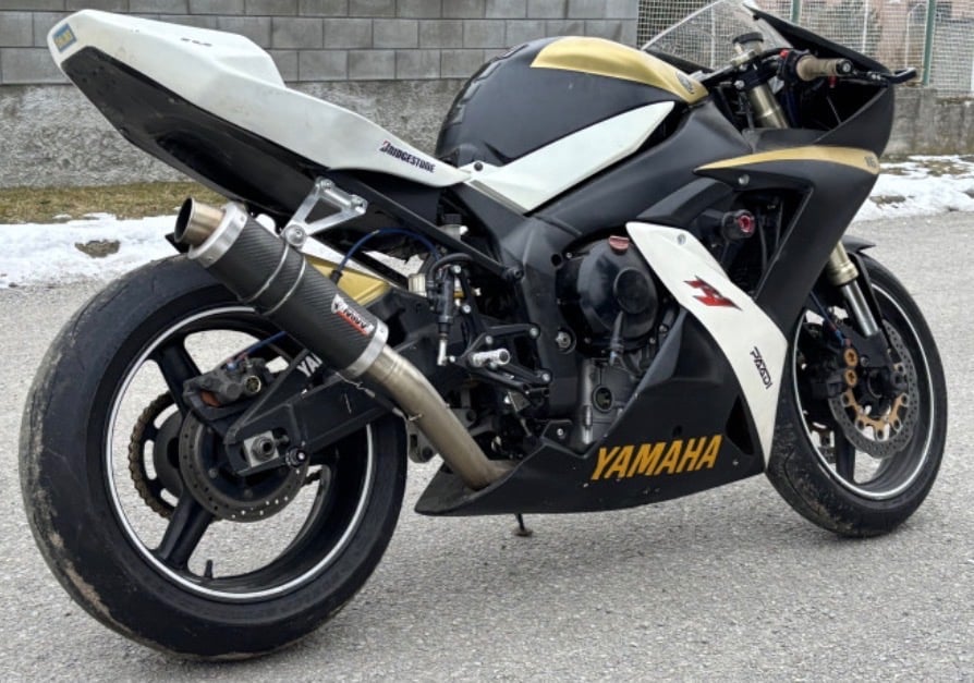 Laminaty vcetne nadrze na Yamaha R1 02-03 Rn09