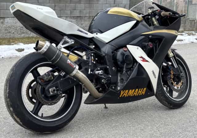 Laminaty vcetne nadrze na Yamaha R1 02-03 Rn09