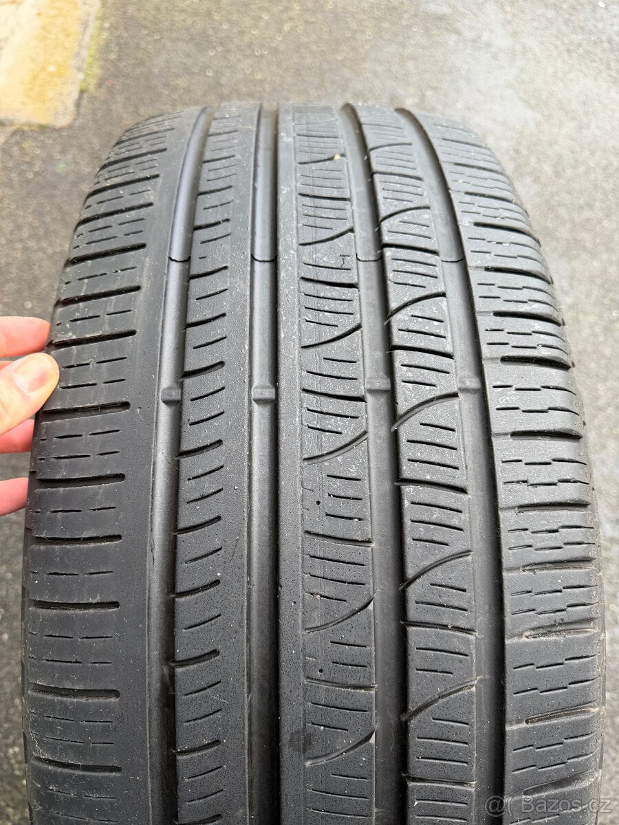 Pirelli scorpion verde. 285/45 R22