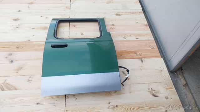 NISSAN NAVARA D22 – DVEŘE PRAVÉ ZADNÍ ZELENÉ